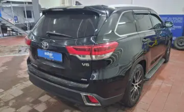 Toyota Highlander 2018 года за 19 000 000 тг. в Астана