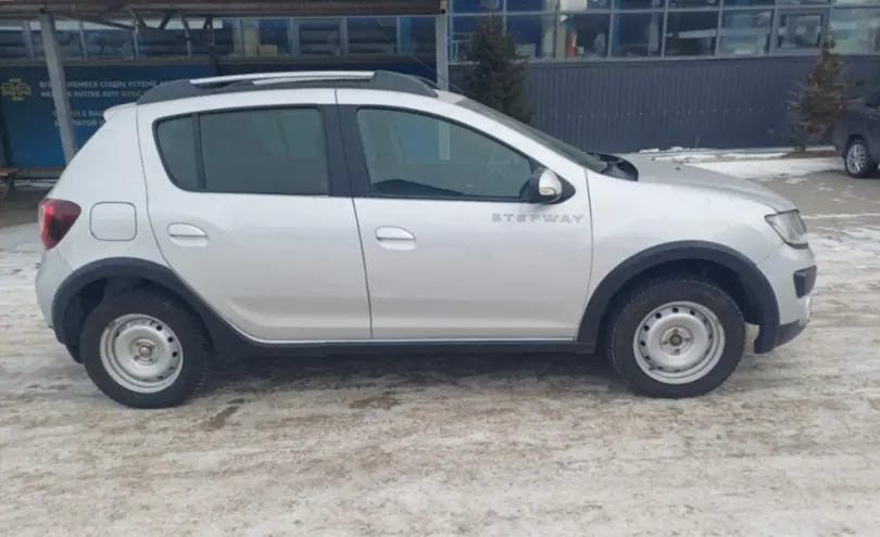 Renault Sandero 2015 года за 3 200 000 тг. в Караганда фото 4