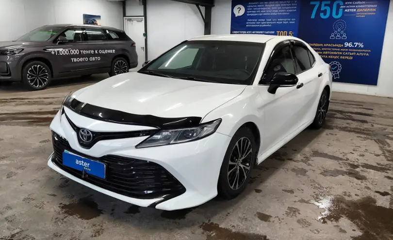 Toyota Camry 2018 года за 10 500 000 тг. в Астана