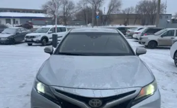 Toyota Camry 2019 года за 13 500 000 тг. в Уральск фото 2