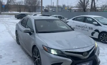 Toyota Camry 2019 года за 13 500 000 тг. в Уральск фото 3