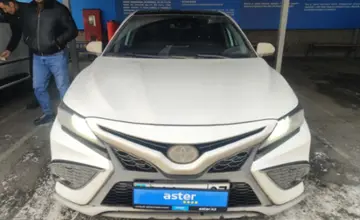 Toyota Camry 2021 года за 13 500 000 тг. в Алматы фото 2