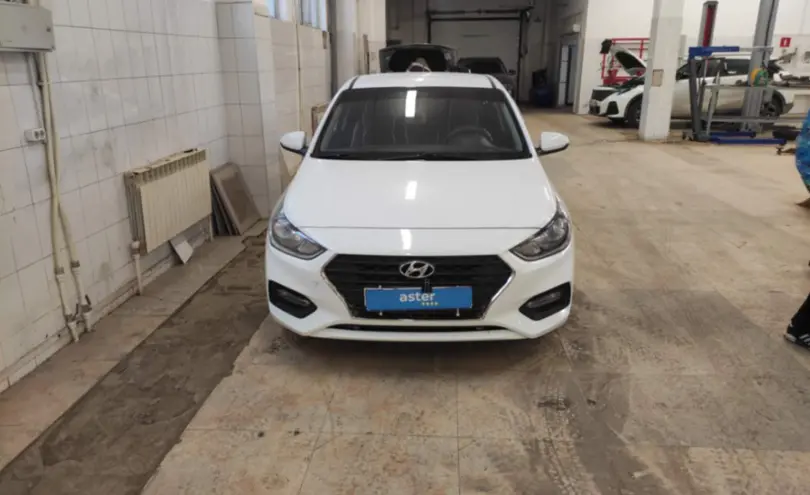 Hyundai Solaris 2019 года за 5 600 000 тг. в Актобе фото 2