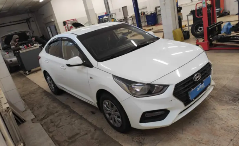 Hyundai Solaris 2019 года за 5 600 000 тг. в Актобе фото 4