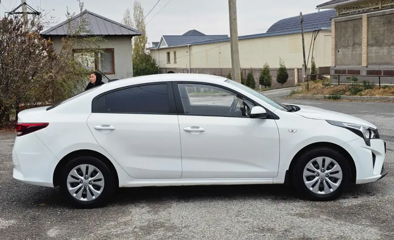 Kia Rio 2021 года за 8 000 000 тг. в Шымкент фото 2