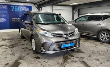Toyota Sienna 2017 года за 15 000 000 тг. в Астана фото 2