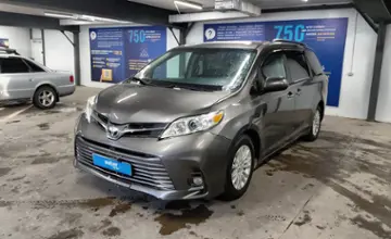 Toyota Sienna 2017 года за 15 000 000 тг. в Астана фото 1