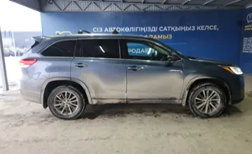 Toyota Highlander 2018 года за 18 000 000 тг. в Алматы фото 4
