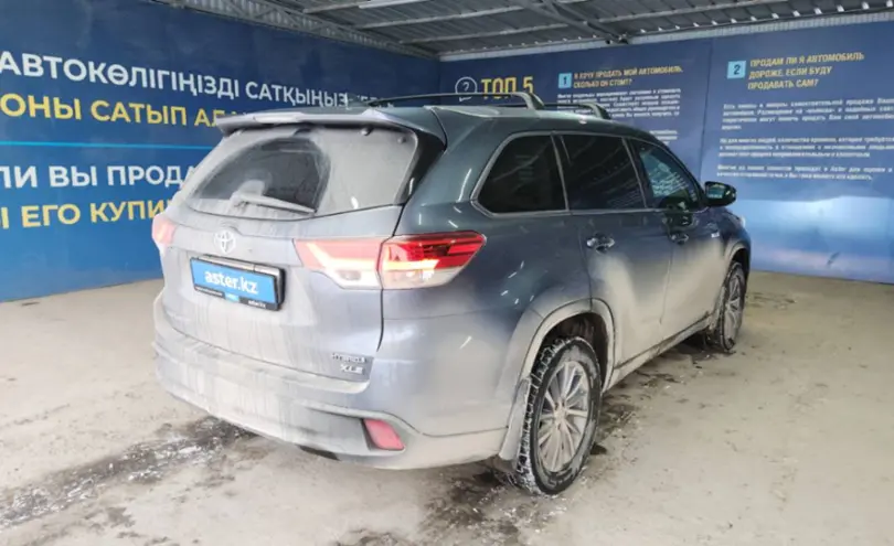 Toyota Highlander 2018 года за 18 000 000 тг. в Алматы фото 5