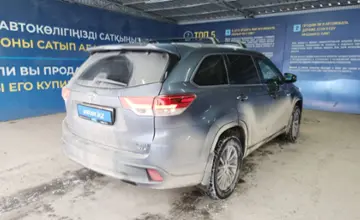 Toyota Highlander 2018 года за 18 000 000 тг. в Алматы