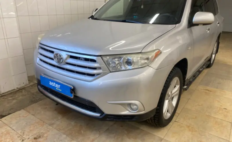 Toyota Highlander 2013 года за 13 000 000 тг. в Актобе