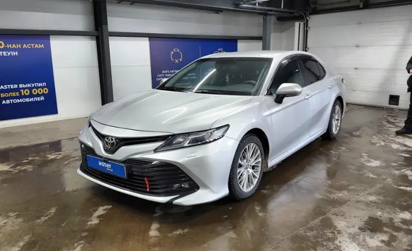 Toyota Camry 2018 года за 12 900 000 тг. в Астана