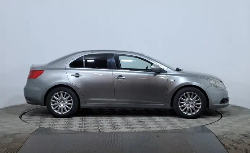Suzuki Kizashi 2011 года за 3 990 000 тг. в Астана фото 4