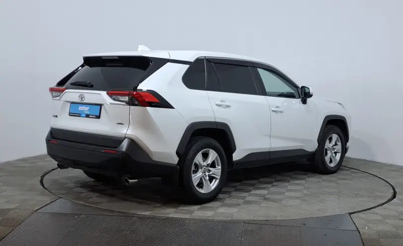 Toyota RAV4 2020 года за 14 090 000 тг. в Астана фото 5