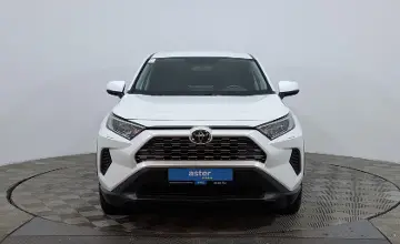 Toyota RAV4 2020 года за 14 590 000 тг. в Астана фото 2
