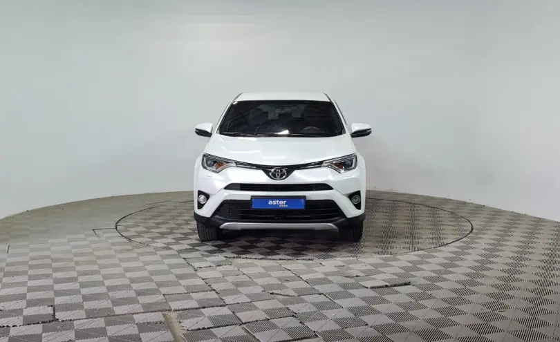 Toyota RAV4 2019 года за 12 790 000 тг. в Алматы фото 2