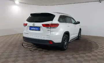 Toyota Highlander 2018 года за 19 590 000 тг. в Шымкент