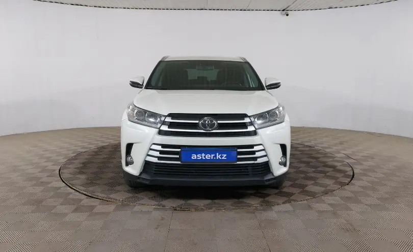 Toyota Highlander 2018 года за 19 590 000 тг. в Шымкент фото 2