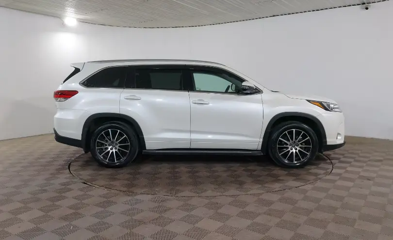 Toyota Highlander 2018 года за 19 590 000 тг. в Шымкент фото 4