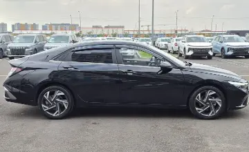 Hyundai Elantra 2023 года за 8 190 000 тг. в Алматы фото 4