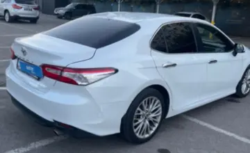 Toyota Camry 2018 года за 10 500 000 тг. в Алматы фото 3