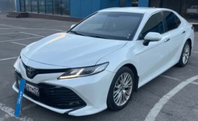 Toyota Camry 2018 года за 10 500 000 тг. в Алматы