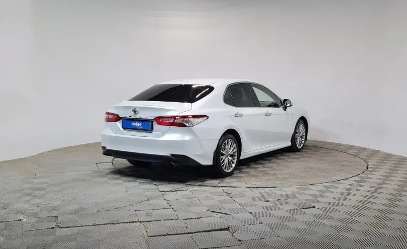 Toyota Camry 2018 года за 10 650 000 тг. в Алматы фото 5