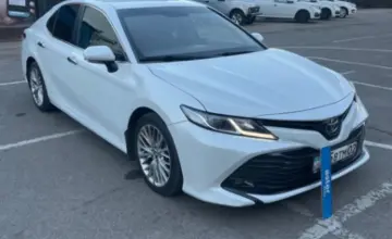 Toyota Camry 2018 года за 10 500 000 тг. в Алматы фото 2