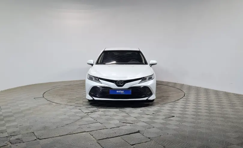Toyota Camry 2018 года за 10 650 000 тг. в Алматы фото 2