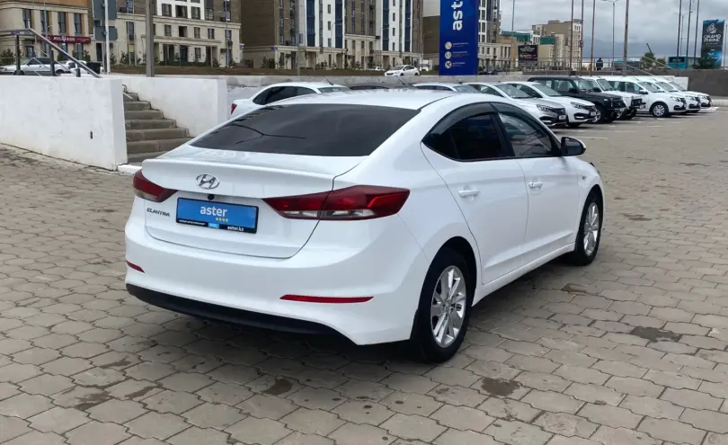 Hyundai Elantra 2017 года за 5 990 000 тг. в Караганда фото 5