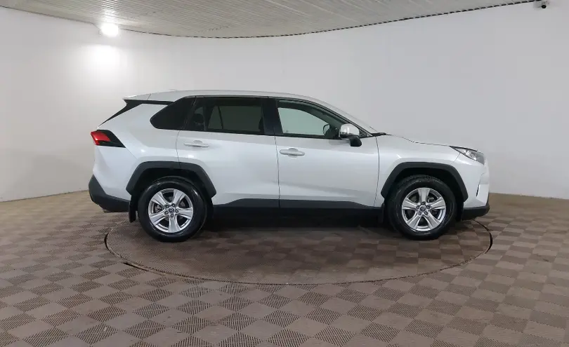 Toyota RAV4 2019 года за 12 990 000 тг. в Шымкент фото 4