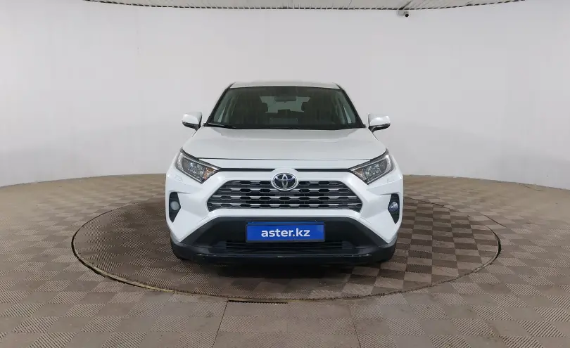 Toyota RAV4 2019 года за 12 990 000 тг. в Шымкент фото 2