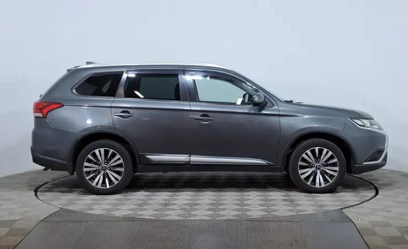 Mitsubishi Outlander 2019 года за 8 000 000 тг. в Астана фото 4