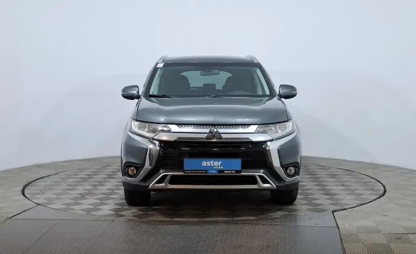 Mitsubishi Outlander 2019 года за 8 000 000 тг. в Астана фото 2