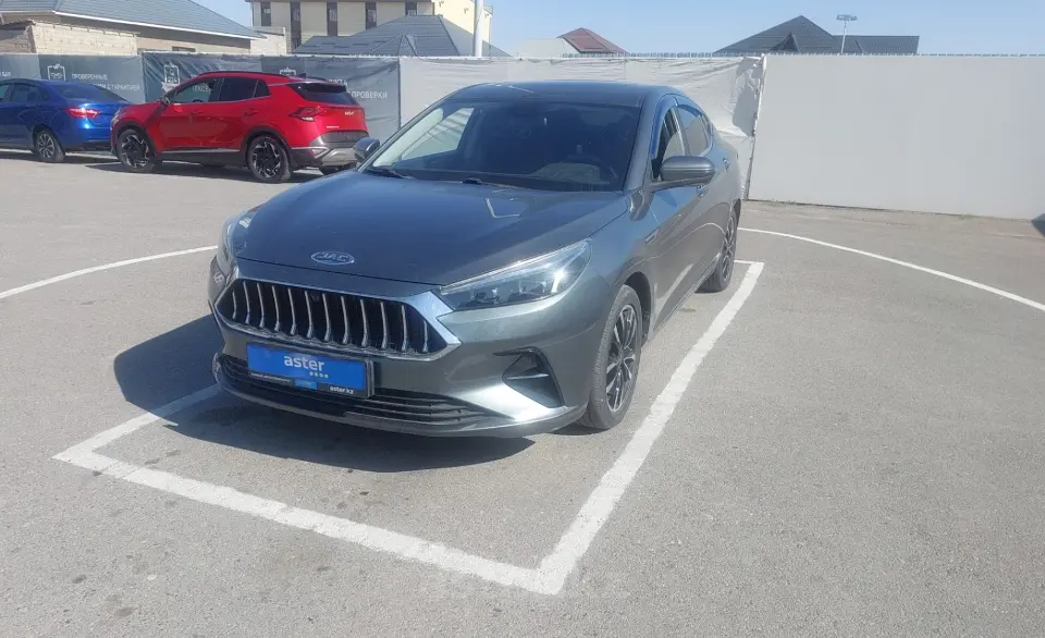 2021 JAC J7