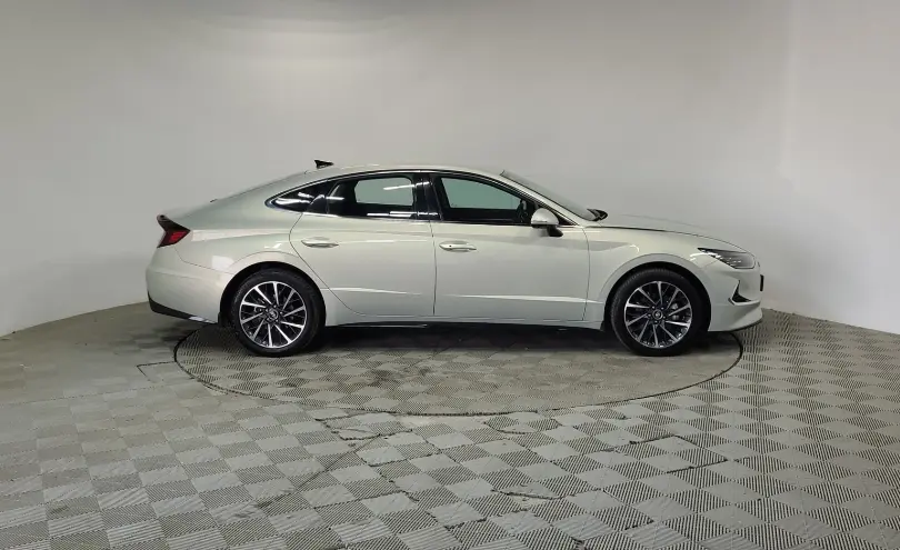 Hyundai Sonata 2022 года за 12 750 000 тг. в Алматы фото 4