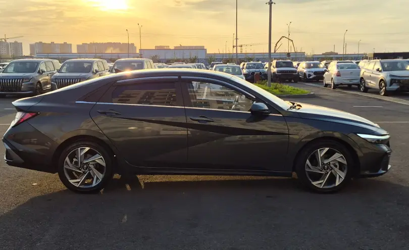 Hyundai Elantra 2023 года за 7 990 000 тг. в Алматы фото 4