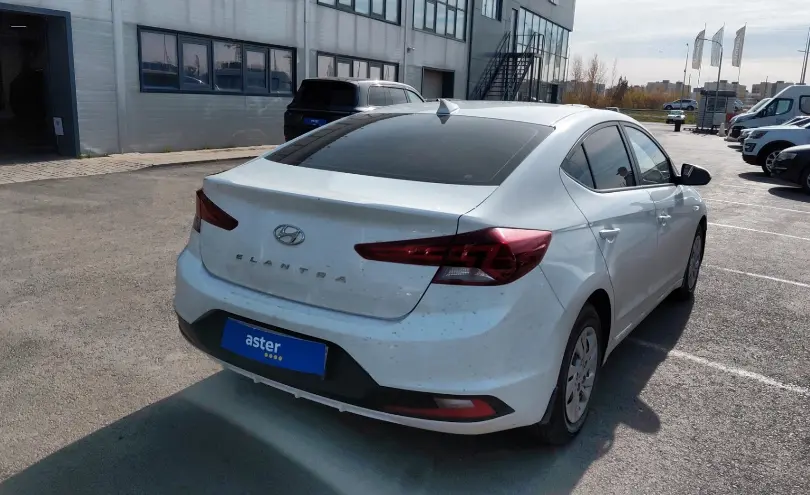Hyundai Elantra 2019 года за 7 590 000 тг. в Астана фото 3