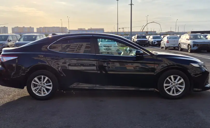 Toyota Camry 2020 года за 13 290 000 тг. в Алматы фото 4