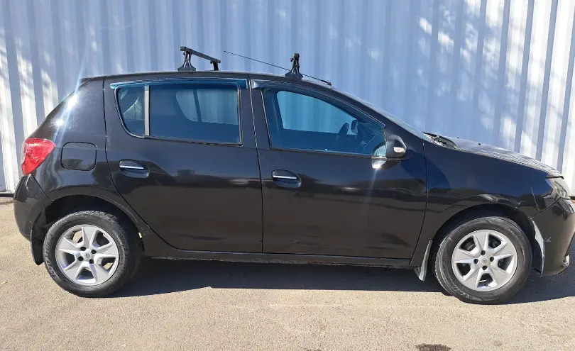 Renault Sandero 2015 года за 2 700 000 тг. в Алматы фото 4