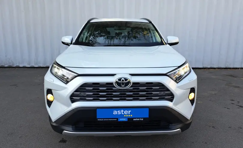 Toyota RAV4 2019 года за 15 000 000 тг. в Алматы фото 2