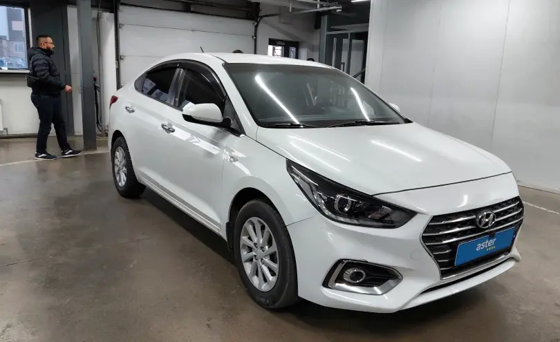 Hyundai Accent 2018 года за 6 490 000 тг. в Астана фото 2