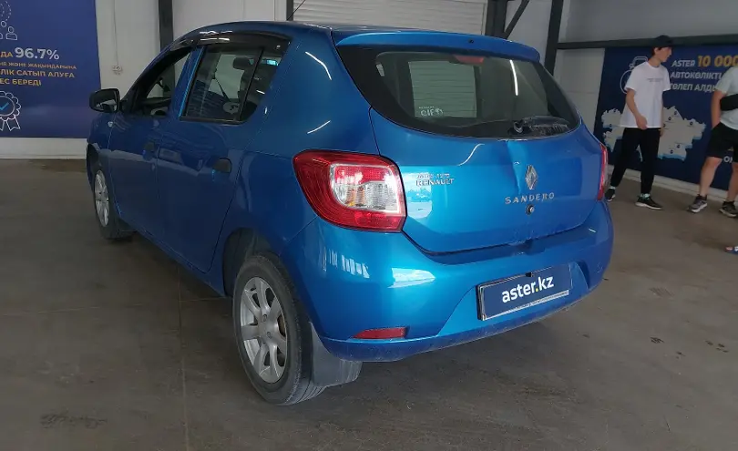Renault Sandero 2015 года за 3 390 000 тг. в Астана фото 4