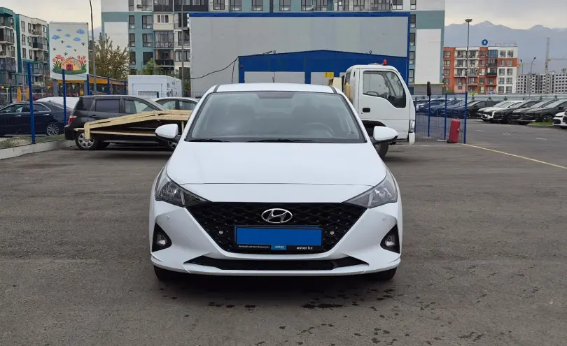 Hyundai Accent 2023 года за 7 790 000 тг. в Алматы фото 2