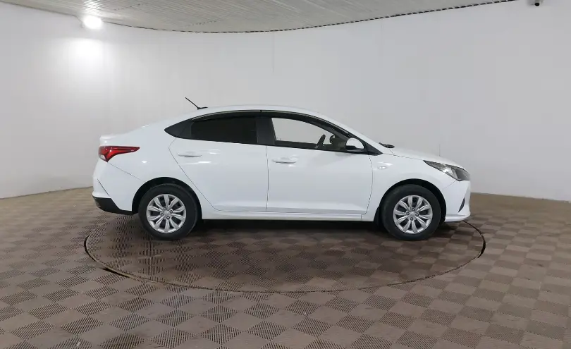 Hyundai Accent 2021 года за 6 390 000 тг. в Шымкент фото 4