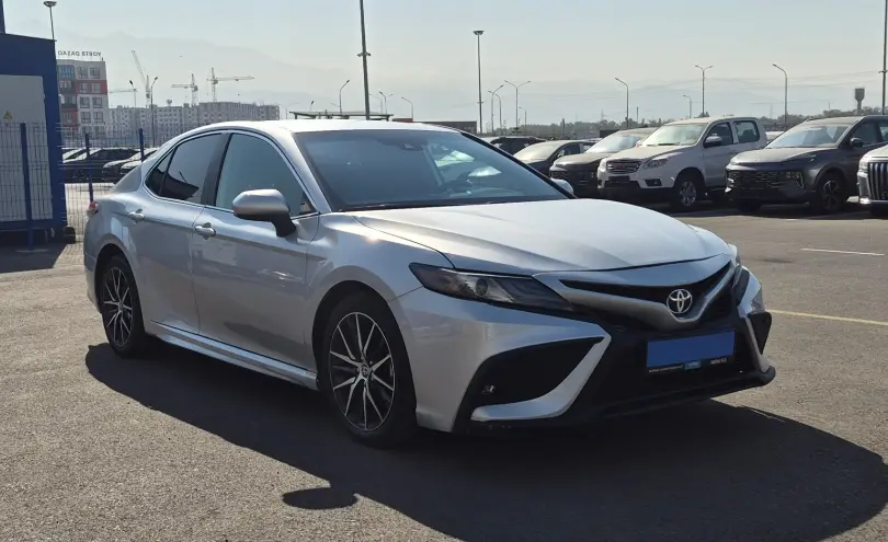 Toyota Camry 2020 года за 10 490 000 тг. в Алматы фото 3