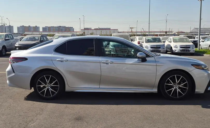 Toyota Camry 2020 года за 10 490 000 тг. в Алматы фото 4