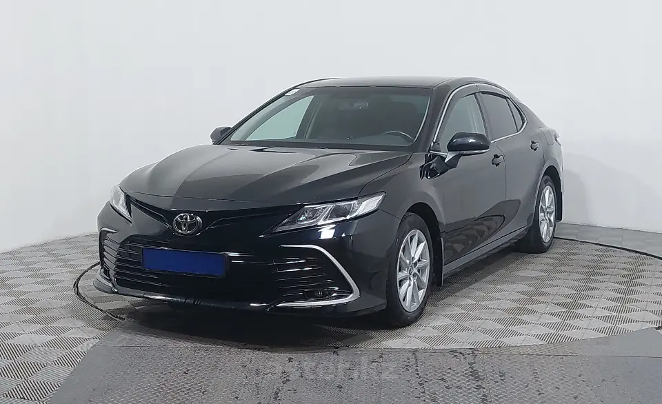 Toyota Camry 2021 года за 10 990 000 тг. в Астана