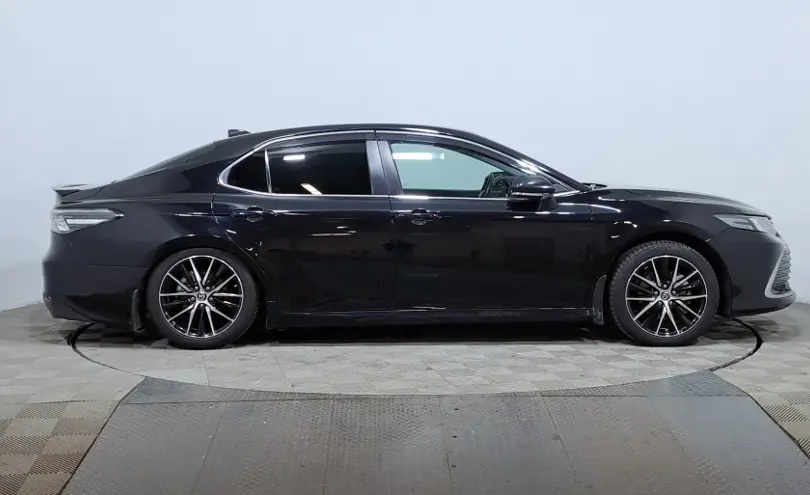Toyota Camry 2021 года за 10 990 000 тг. в Астана фото 4
