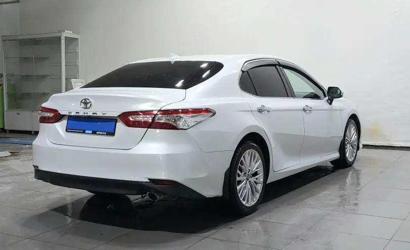 Toyota Camry 2019 года за 12 800 000 тг. в Астана фото 5
